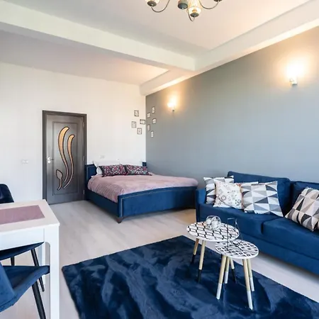 Bright And Cozy In The Center