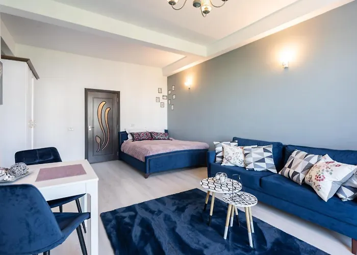 Bright And Cozy In The Center