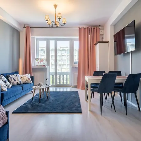 Apartment Bright And Cozy In The Center Bucharest